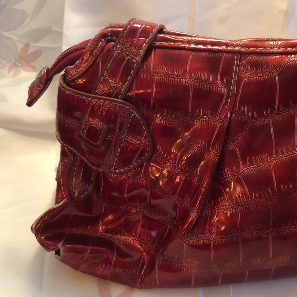 Vintage Sag Harbor Faux Croc Patent Leather Bag Red 13.5x4” - 8.5” drop